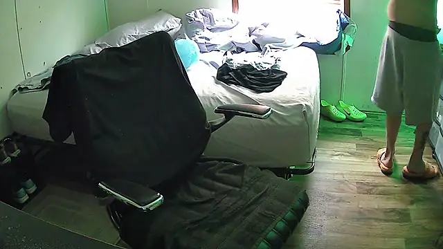 Muffdiver718 online show from 03.17.25