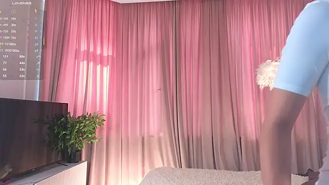 Snapshot of NormaCusson chatting on 09.16.25 NormaCusson online show from 09.16.25