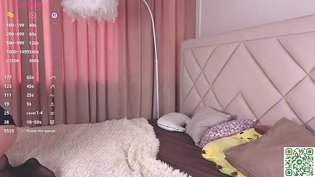 Snapshot of NormaCusson chatting on 10.11.25 NormaCusson online show from 10.11.25