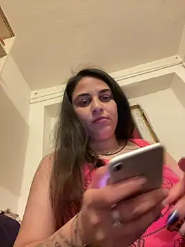 Snapshot of Veramaia chatting on 04.29.26 Veramaia online show from 04.29.26