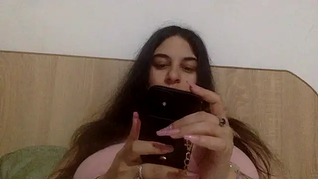 Snapshot of Veramaia chatting on 05.16.26 Veramaia online show from 05.16.26