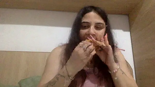 Snapshot of Veramaia chatting on 05.16.26 Veramaia online show from 05.16.26