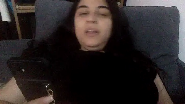 Snapshot of Veramaia chatting on 05.17.26 Veramaia online show from 05.17.26