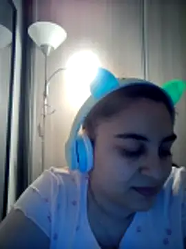 Snapshot of Veramaia chatting on 05.29.26 Veramaia online show from 05.29.26