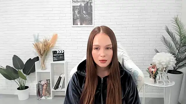 Snapshot of LoisCubitt chatting on 03.13.25 LoisCubitt online show from 03.13.25