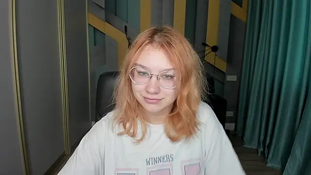 AngelinaLow online show from 12.22.25