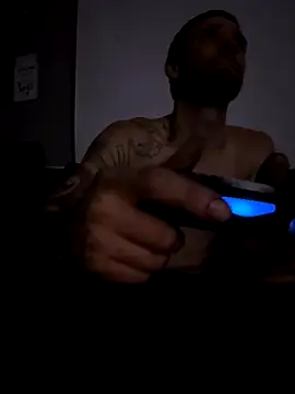 Snapshot of Stillhard8925 chatting on 10.31.25 Stillhard8925 online show from 10.31.25