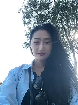 linger-23 online show from 10.26.25