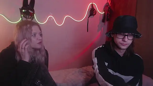 Snapshot of Your_Horny_Friends chatting on 03.21.25 Your Horny Friends online show from 03.21.25