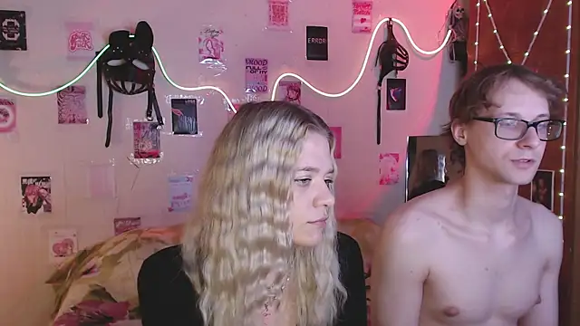 Snapshot of Your_Horny_Friends chatting on 09.16.25 Your Horny Friends online show from 09.16.25
