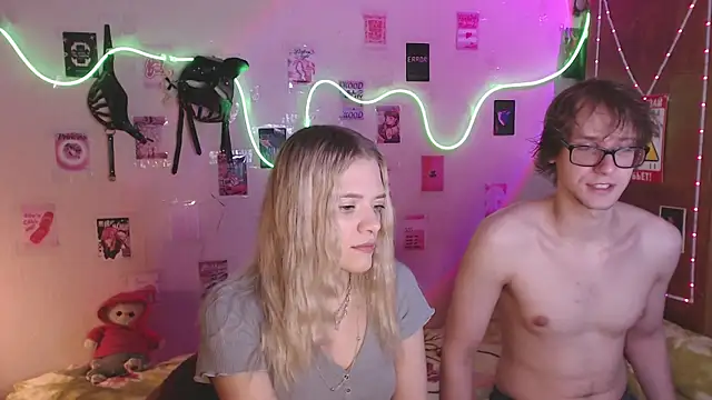 Snapshot of Your_Horny_Friends chatting on 10.16.25 Your Horny Friends online show from 10.16.25