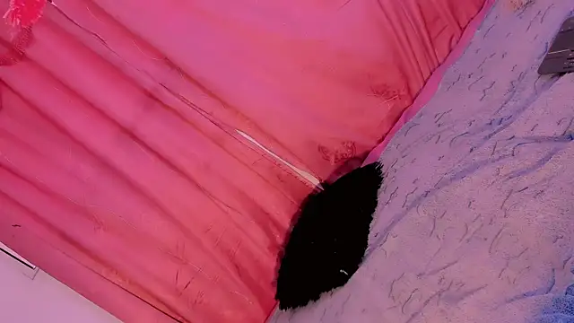 Snapshot of Mariana-ofc chatting on 11.05.25 Mariana-ofc online show from 11.05.25