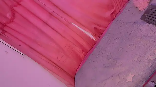 Snapshot of Mariana-ofc chatting on 11.06.25 Mariana-ofc online show from 11.06.25