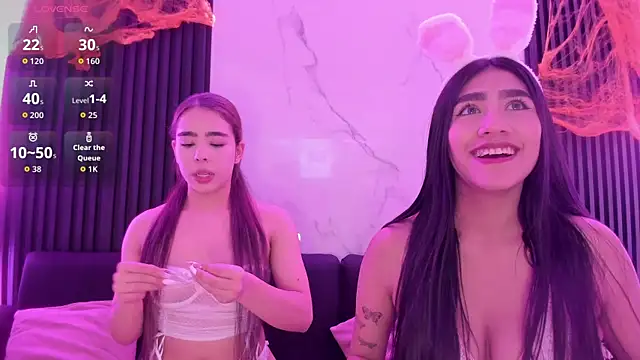 Snapshot of MiaScott5 chatting on 10.31.25 MiaScott5 online show from 10.31.25