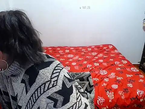 Snapshot of Tu-Reina chatting on 10.15.25 Tu-Reina online show from 10.15.25