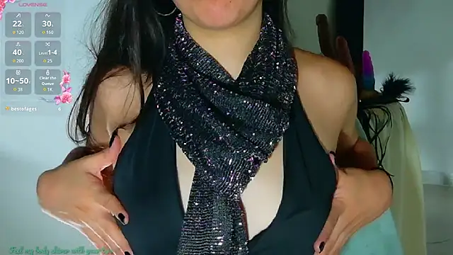 Emmi Roberts online show from 11.18.25