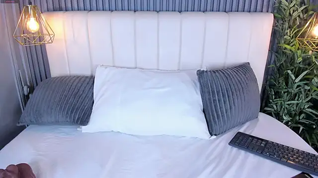 LauraCarther online show from 04.14.26