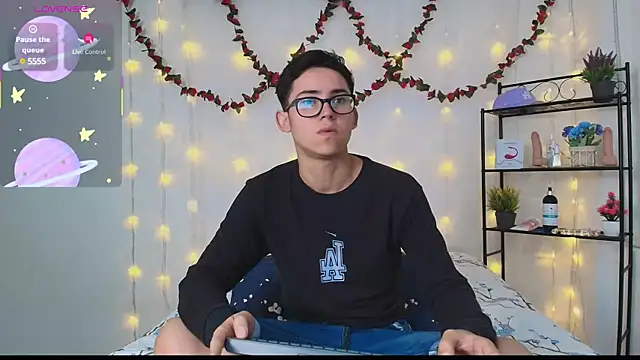 Snapshot of Danny-Swift13 chatting on 03.17.25 Danny-Swift13 online show from 03.17.25