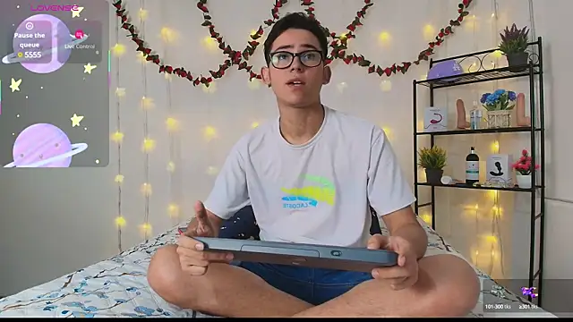 Snapshot of Danny-Swift13 chatting on 03.18.25 Danny-Swift13 online show from 03.18.25