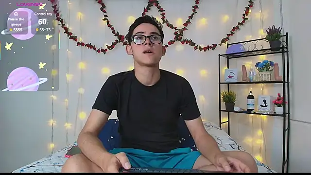 Snapshot of Danny-Swift13 chatting on 03.19.25 Danny-Swift13 online show from 03.19.25