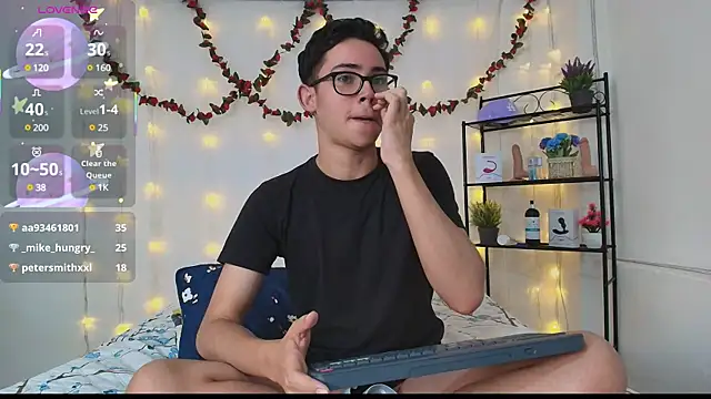 Snapshot of Danny-Swift13 chatting on 03.20.25 Danny-Swift13 online show from 03.20.25