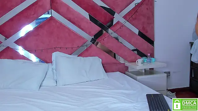 Hanna Evans   online show from 03.17.25