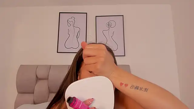 Hanna Evans   online show from 09.11.25