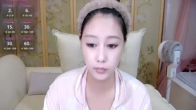 Snapshot of Xiaoxuan-baby chatting on 10.13.25 Xiaoxuan-baby online show from 10.13.25