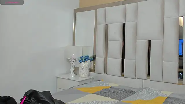 TattiBelll online show from 11.27.25