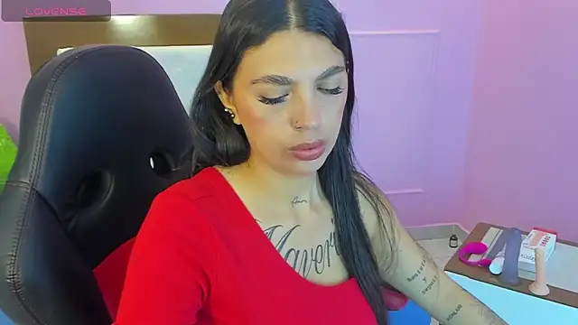 Snapshot of TATILARSON1 chatting on 11.08.25 TATILARSON1 online show from 11.08.25