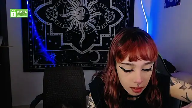 lovelockedlips online show from 10.11.25