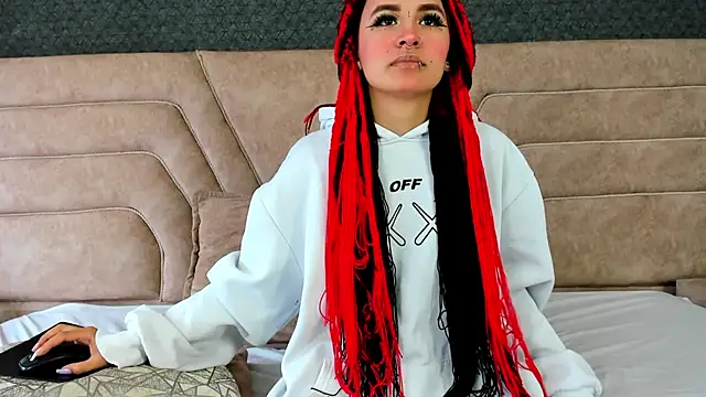 Snapshot of alice_foxred chatting on 03.21.25 alice foxred online show from 03.21.25