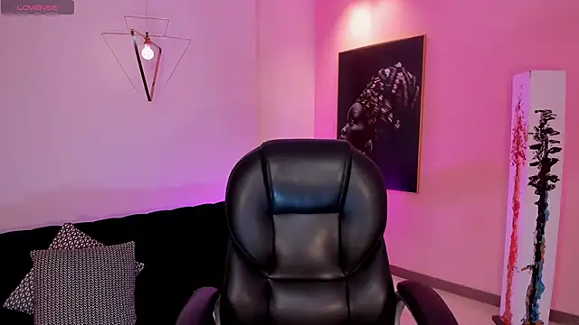 Snapshot of CandaseRussell chatting on 09.08.25 CandaseRussell online show from 09.08.25