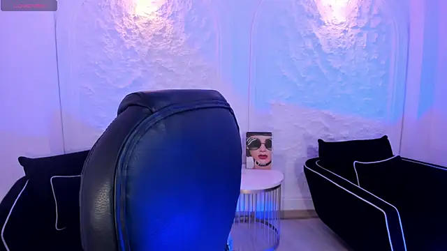 Snapshot of CandaseRussell chatting on 10.05.25 CandaseRussell online show from 10.05.25