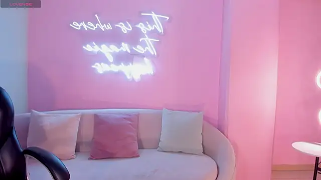 CandaseRussell online show from 02.28.26