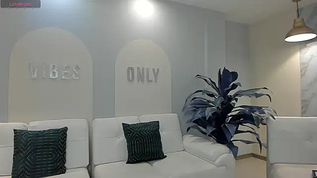 MaiaCollins online show from 04.10.26