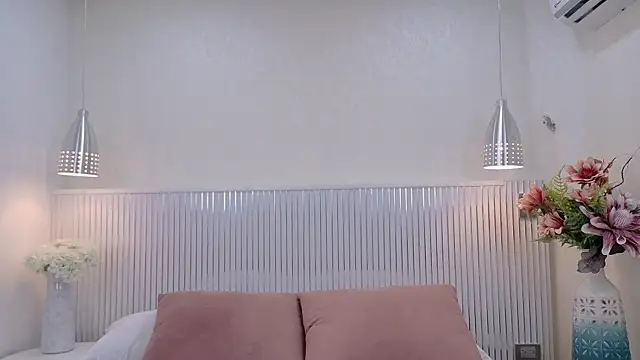 Snapshot of katia_moregb chatting on 09.10.25 katia moregb online show from 09.10.25