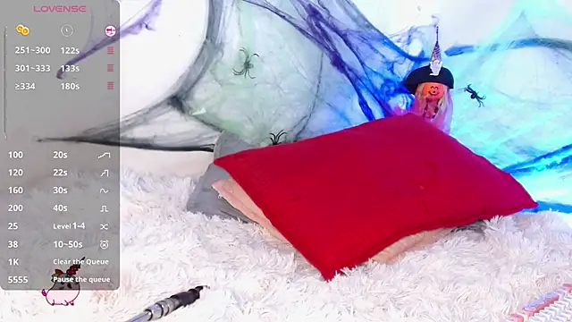 Snapshot of LaurenG7 chatting on 10.23.25 LaurenG7 online show from 10.23.25