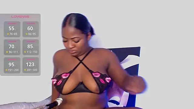 Snapshot of LaurenG7 chatting on 11.07.25 LaurenG7 online show from 11.07.25