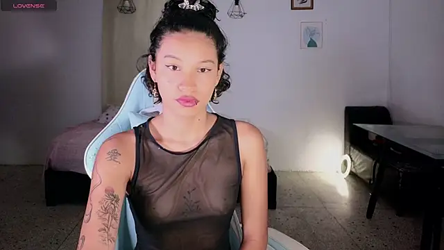 Snapshot of eleselas chatting on 10.02.25 eleselas online show from 10.02.25