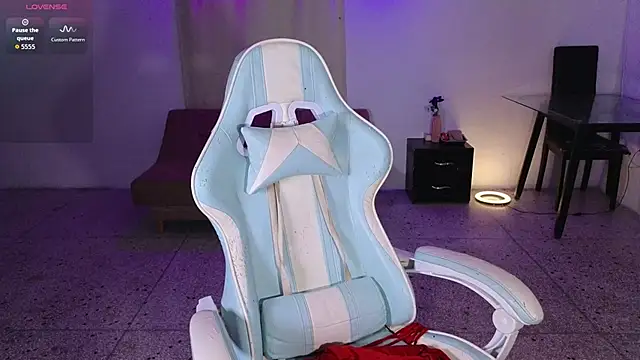 Snapshot of eleselas chatting on 11.02.25 eleselas online show from 11.02.25