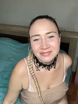 Snapshot of Nikusia chatting on 03.22.25 Nikusia online show from 03.22.25