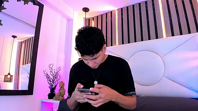 Snapshot of Jhojan_twink chatting on 11.04.25 Jhojan twink online show from 11.04.25