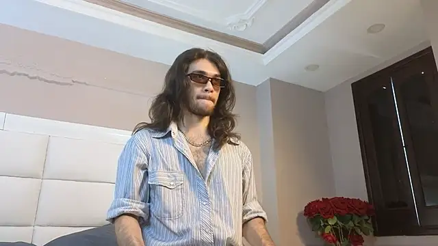 Snapshot of FreyrVik chatting on 10.20.25 FreyrVik online show from 10.20.25