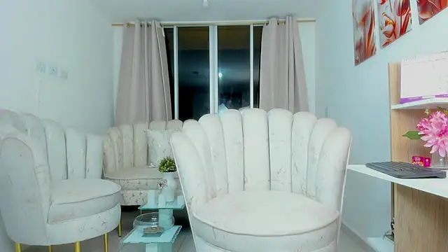 Snapshot of karol_f00x chatting on 10.06.25 karol f00x online show from 10.06.25