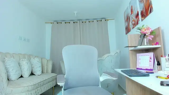 Snapshot of karol_f00x chatting on 11.29.25 karol f00x online show from 11.29.25