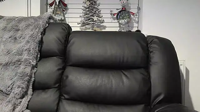 Sizzling Indie36 online show from 12.21.25