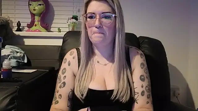 Snapshot of Sizzling_Indie36 chatting on 02.05.26 Sizzling Indie36 online show from 02.05.26