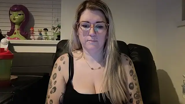 Snapshot of Sizzling_Indie36 chatting on 03.01.26 Sizzling Indie36 online show from 03.01.26