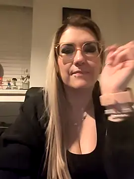 Snapshot of Sizzling_Indie36 chatting on 03.02.26 Sizzling Indie36 online show from 03.02.26